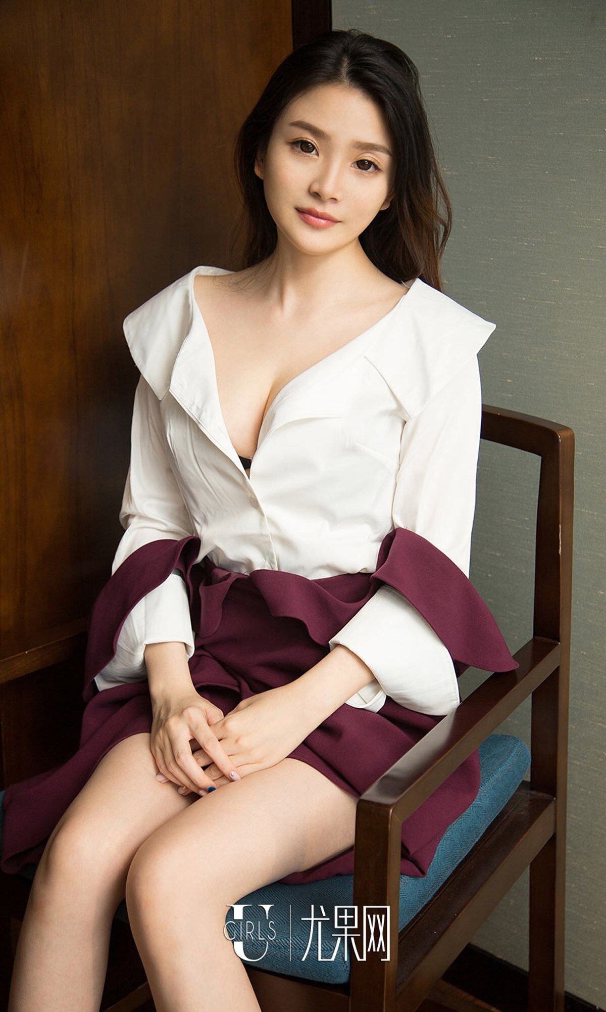 [爱尤物]2018APP NO.1112 Mina一不一样的文静